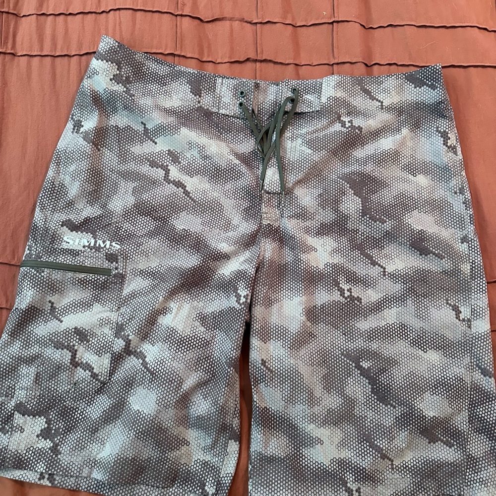 Simms Camo Men's Wading Shorts - Gray